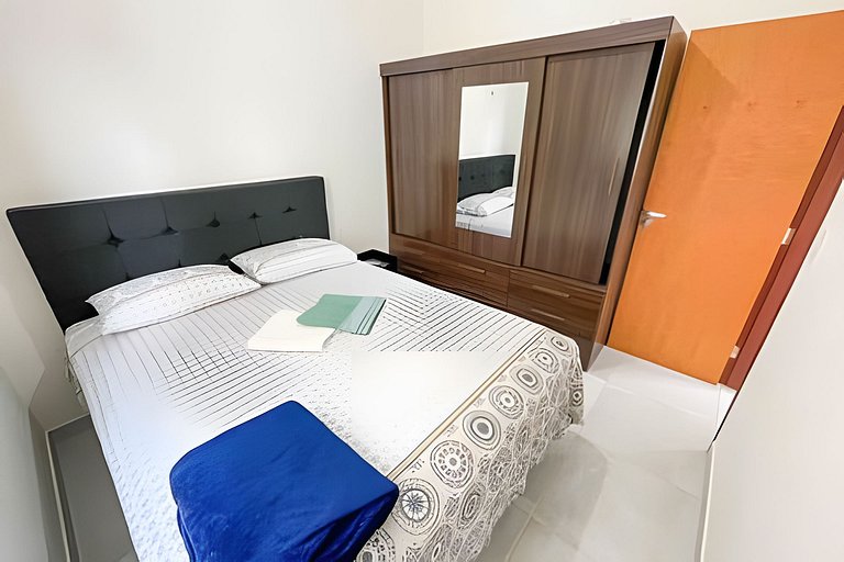 Apto de 2/4 com ar, garagem e cozinha completa