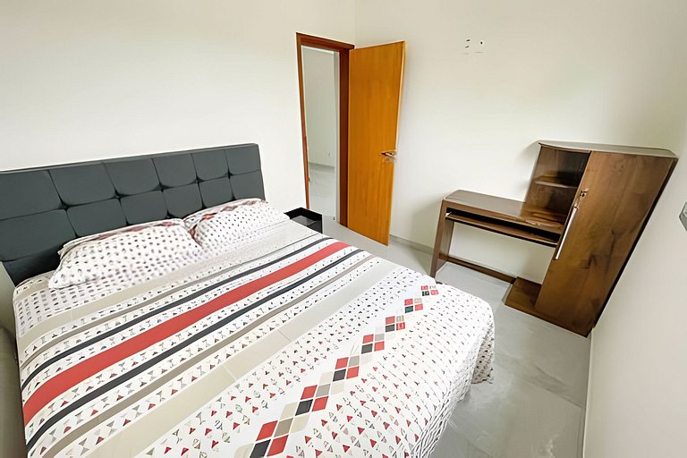 Apto de 2/4 com ar, garagem e cozinha completa