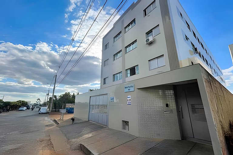 Apto de 2/4 com ar, garagem e cozinha completa