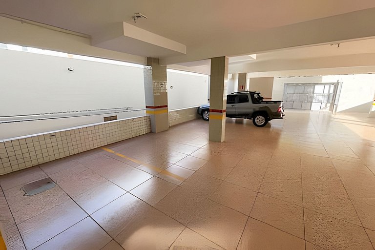 Apto de 2/4 com ar, garagem e cozinha completa