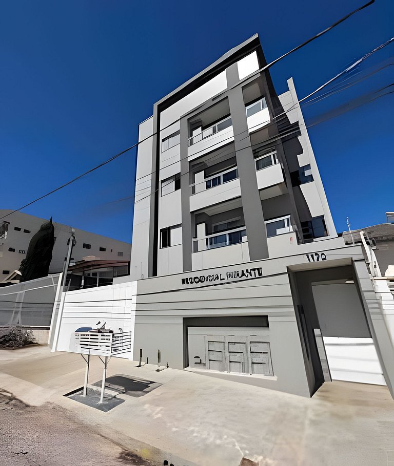 M202- Apto de 2/4 com Ar, Garagem e 2 Banheiros