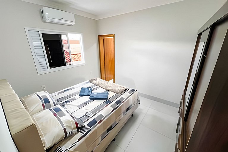 M101 - Apto de 2/4 com Ar, Garagem e Churrasqueira