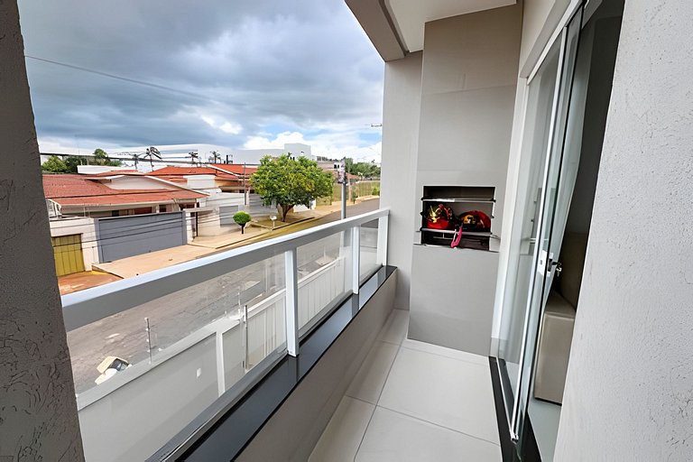 M101 - Apto de 2/4 com Ar, Garagem e Churrasqueira