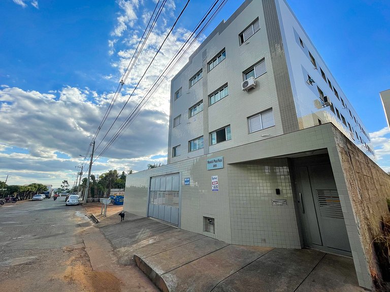 Apto de 2/4 com ar, garagem e cozinha completa