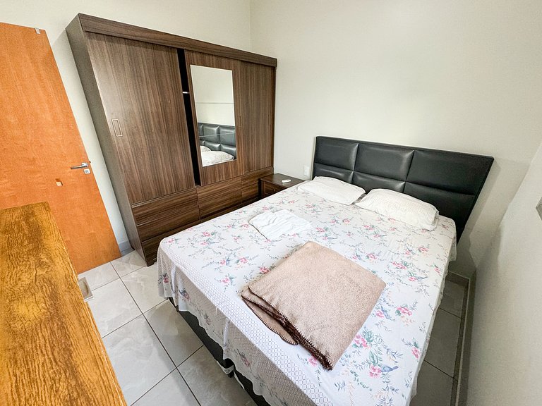 207- Apto de 2/4 com Ar e Garagem para 6 Hóspedes