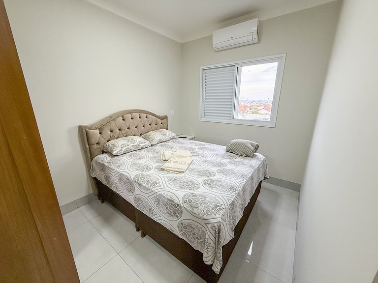 Apartamento 2/4 com Garagem Próx a Fenamilho