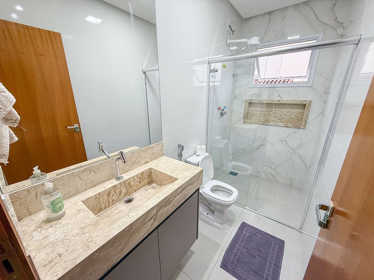 Apartamento 2/4 com Garagem Próx a Fenamilho